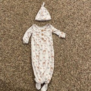 Caden Lane FINLEY'S FAWN NEWBORN BABY KNOT GOWN & HAT